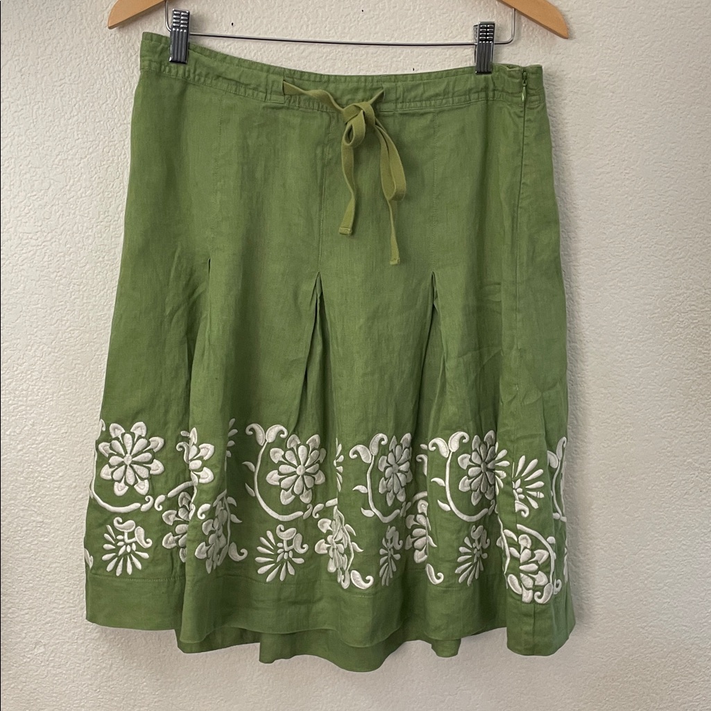 Ann Taylor Green A-Line Skirt With White Floral Embroidery
